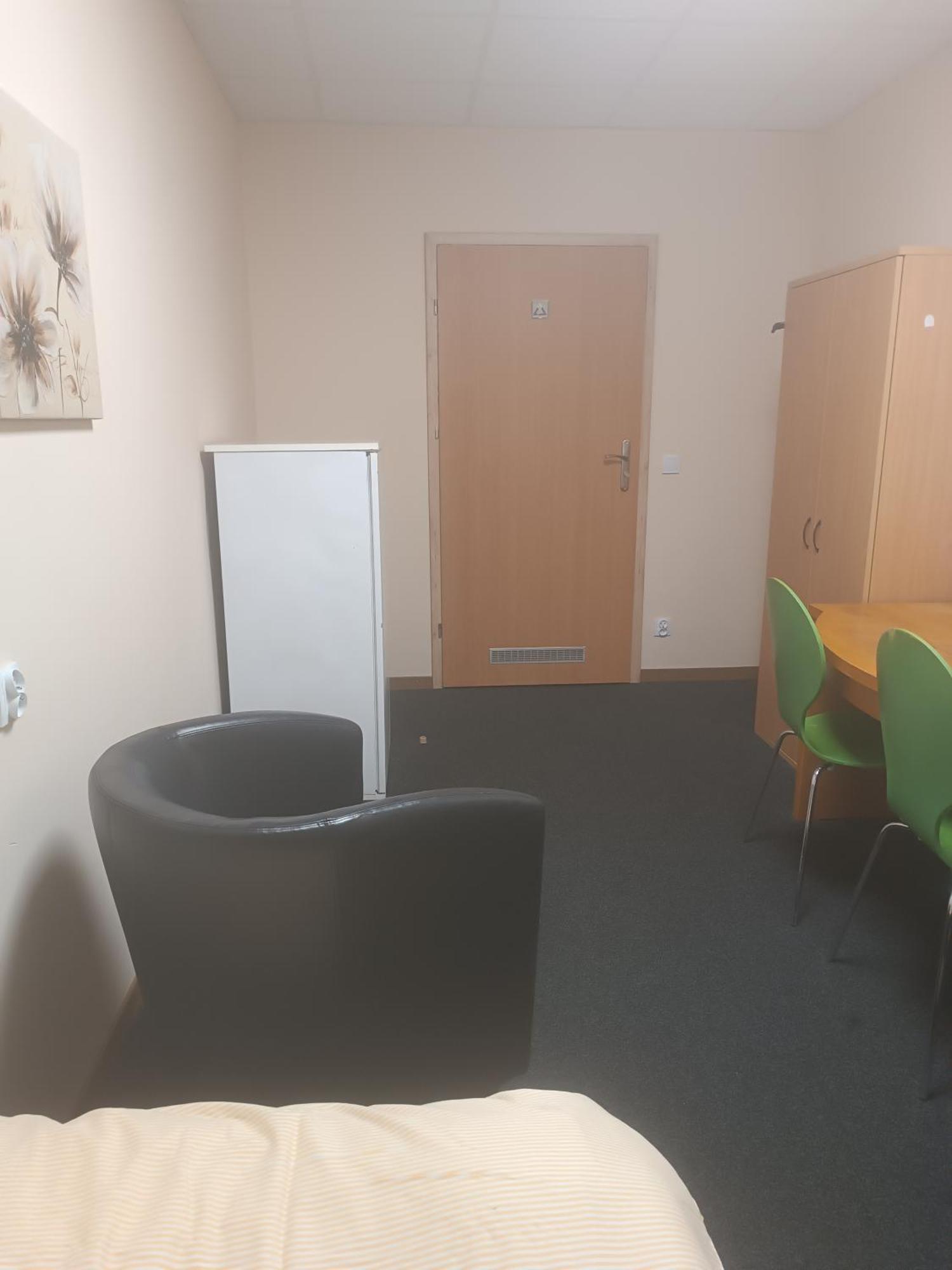 Hostel Krosnienska 12 Зелена Гура Екстер'єр фото