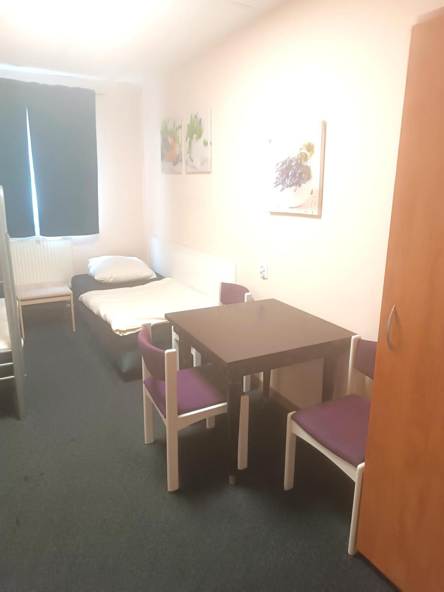 Hostel Krosnienska 12 Зелена Гура Екстер'єр фото