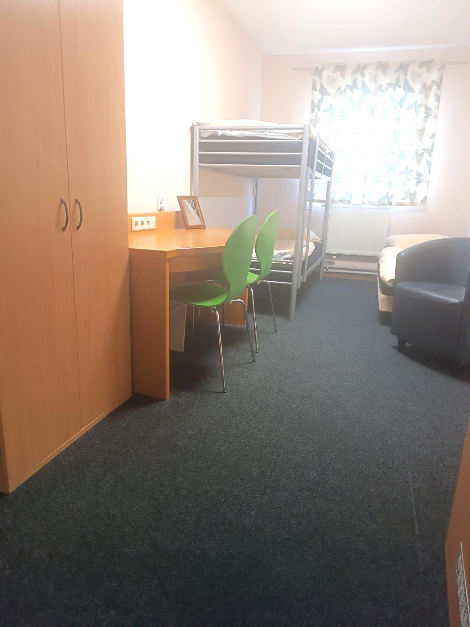 Hostel Krosnienska 12 Зелена Гура Екстер'єр фото