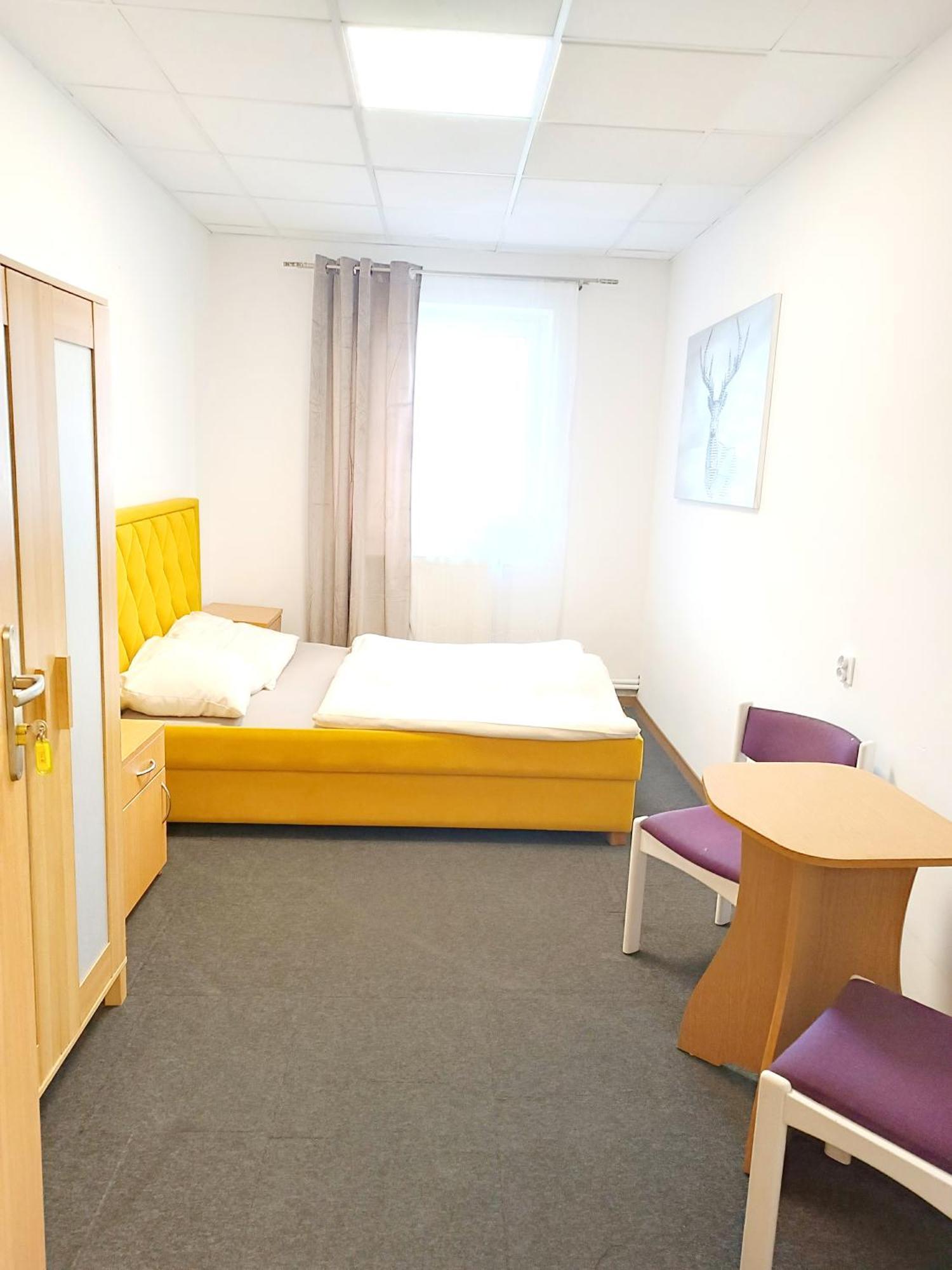 Hostel Krosnienska 12 Зелена Гура Екстер'єр фото