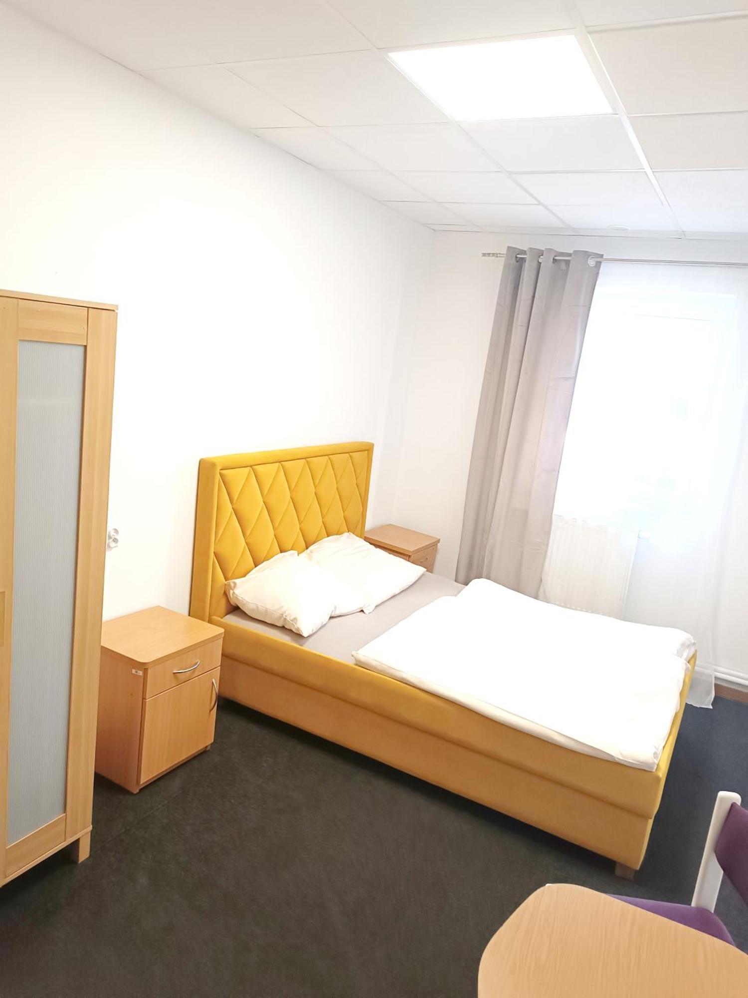 Hostel Krosnienska 12 Зелена Гура Екстер'єр фото
