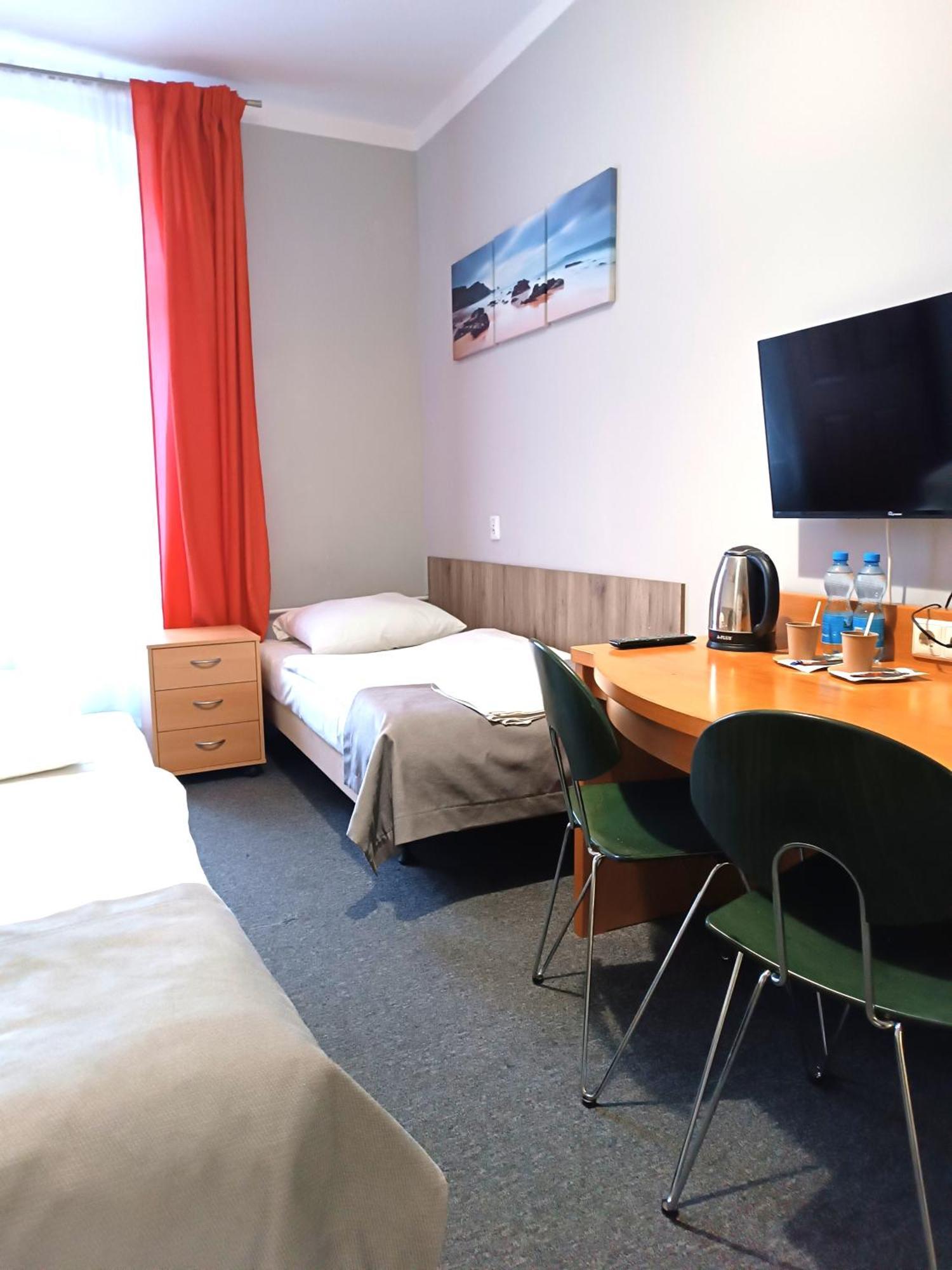 Hostel Krosnienska 12 Зелена Гура Екстер'єр фото