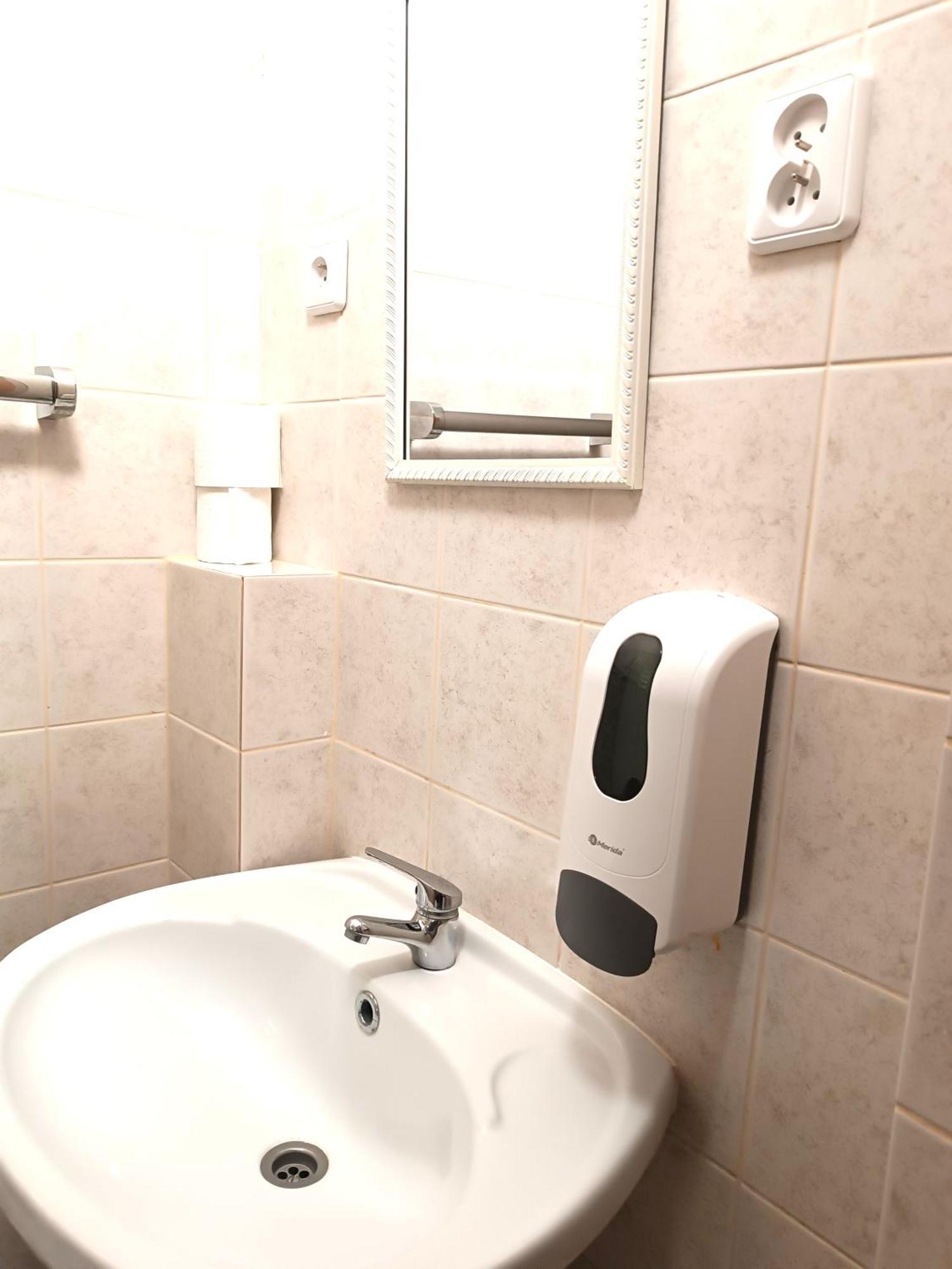 Hostel Krosnienska 12 Зелена Гура Екстер'єр фото
