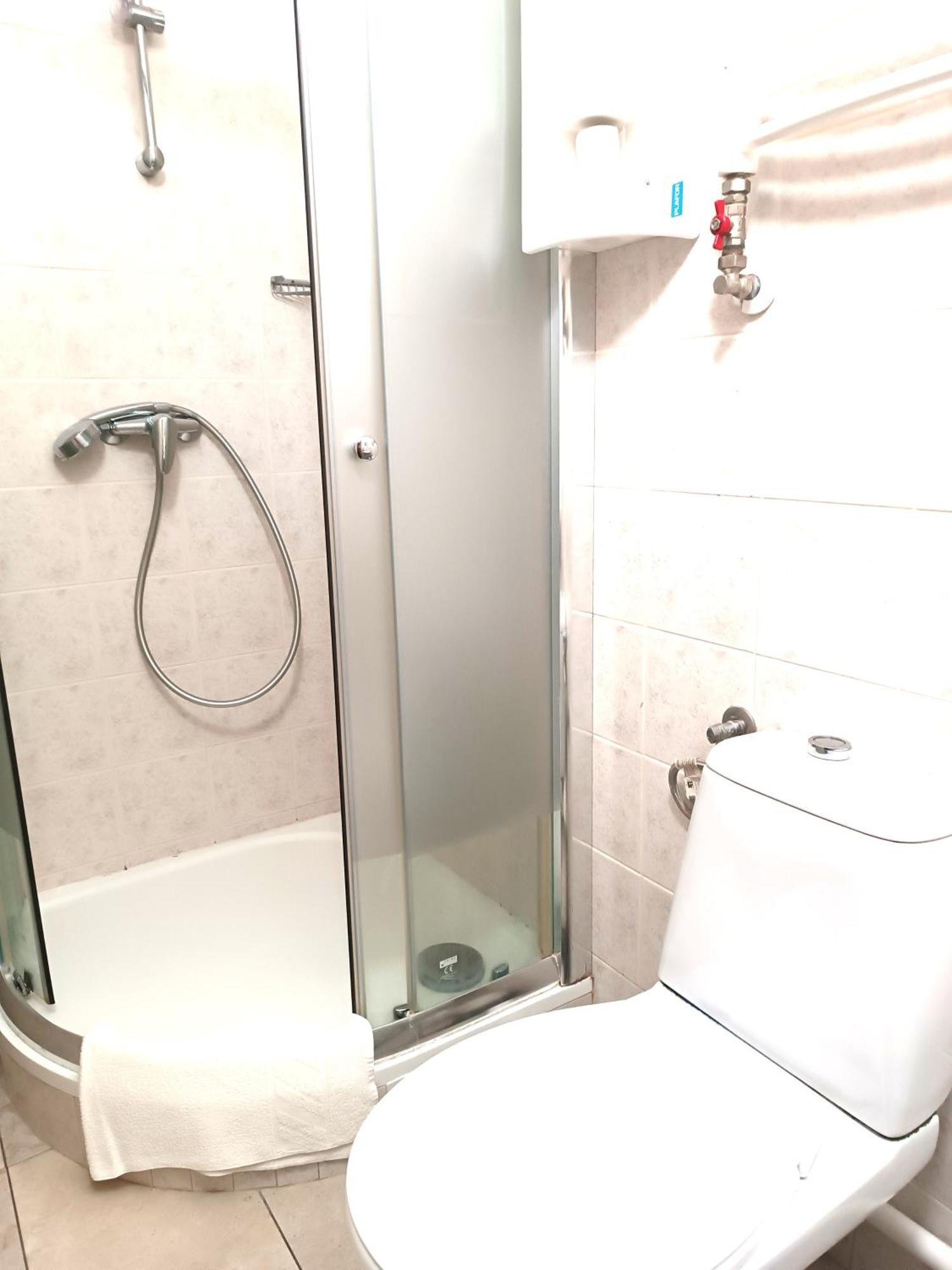 Hostel Krosnienska 12 Зелена Гура Екстер'єр фото