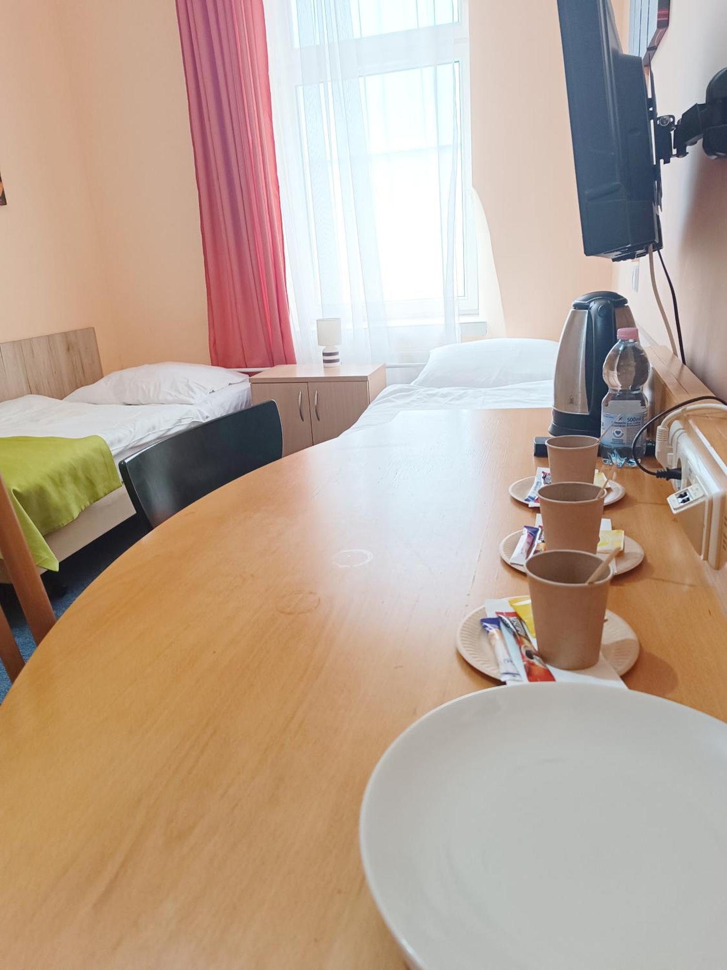 Hostel Krosnienska 12 Зелена Гура Екстер'єр фото