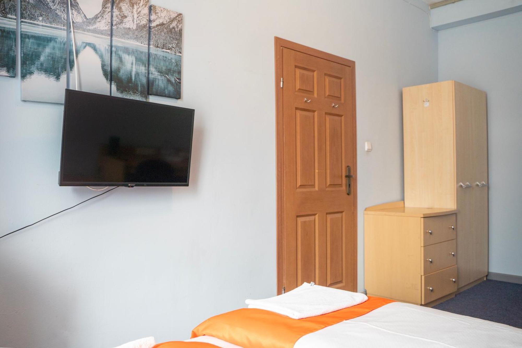 Hostel Krosnienska 12 Зелена Гура Екстер'єр фото