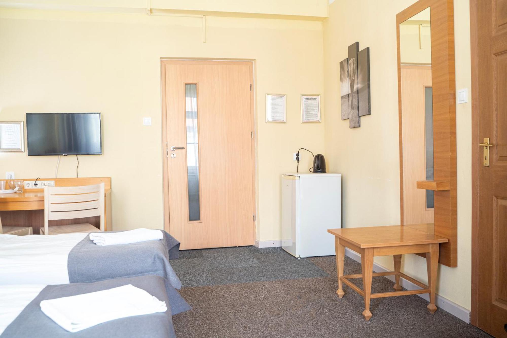 Hostel Krosnienska 12 Зелена Гура Екстер'єр фото