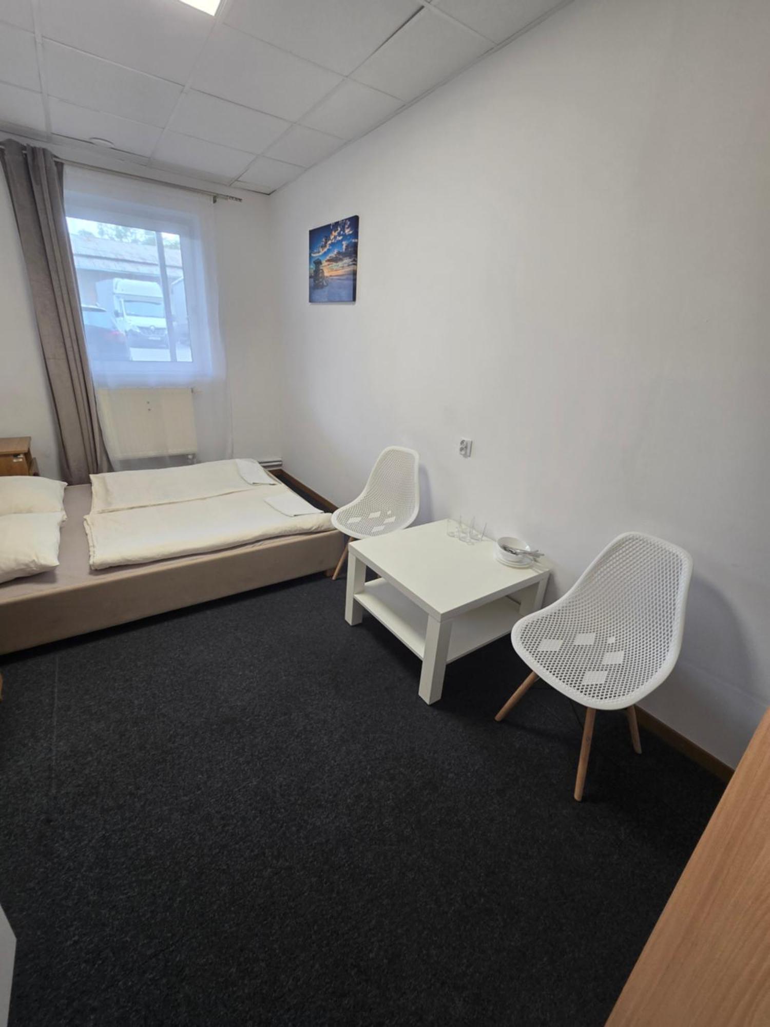 Hostel Krosnienska 12 Зелена Гура Екстер'єр фото