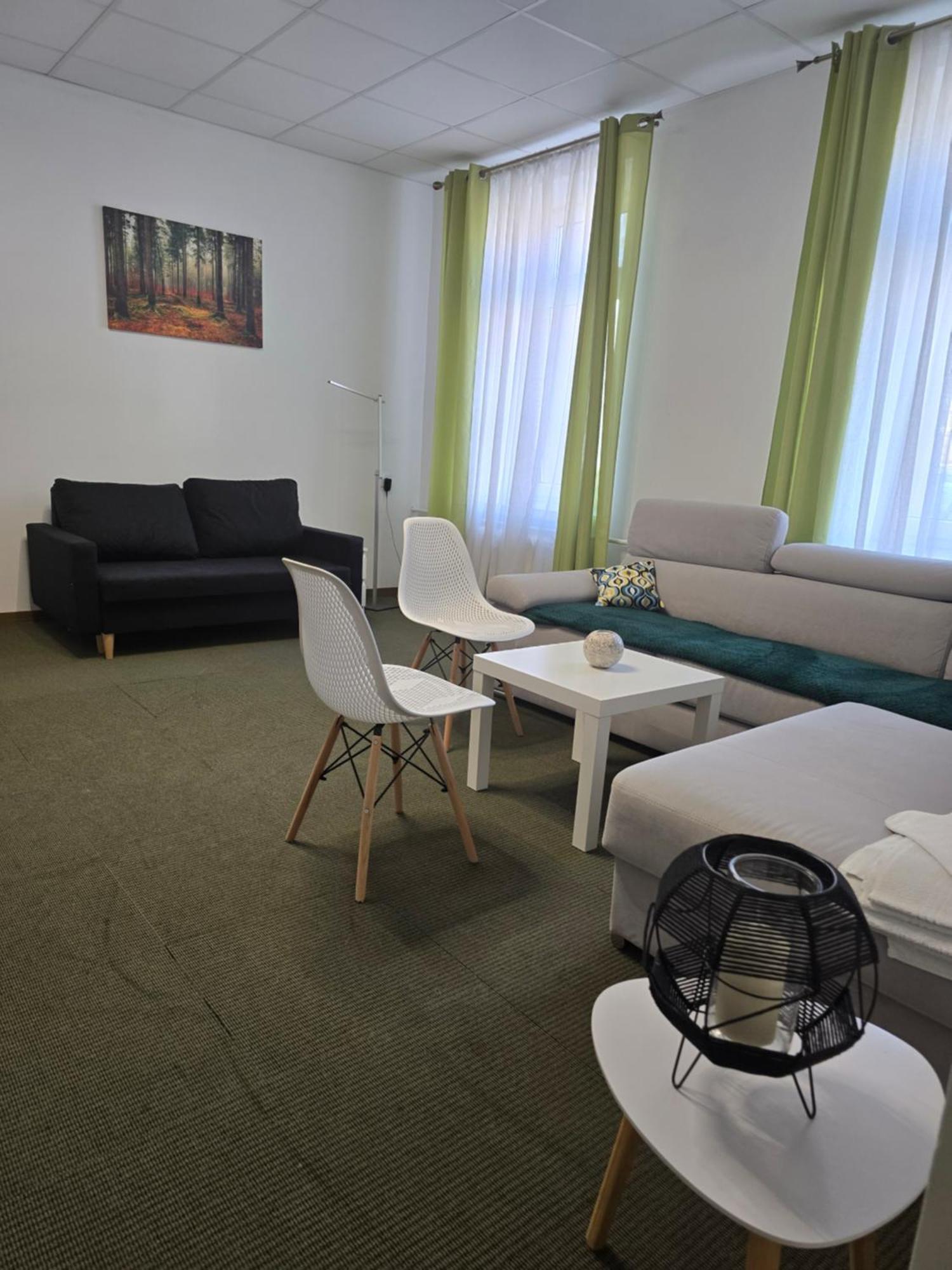 Hostel Krosnienska 12 Зелена Гура Екстер'єр фото
