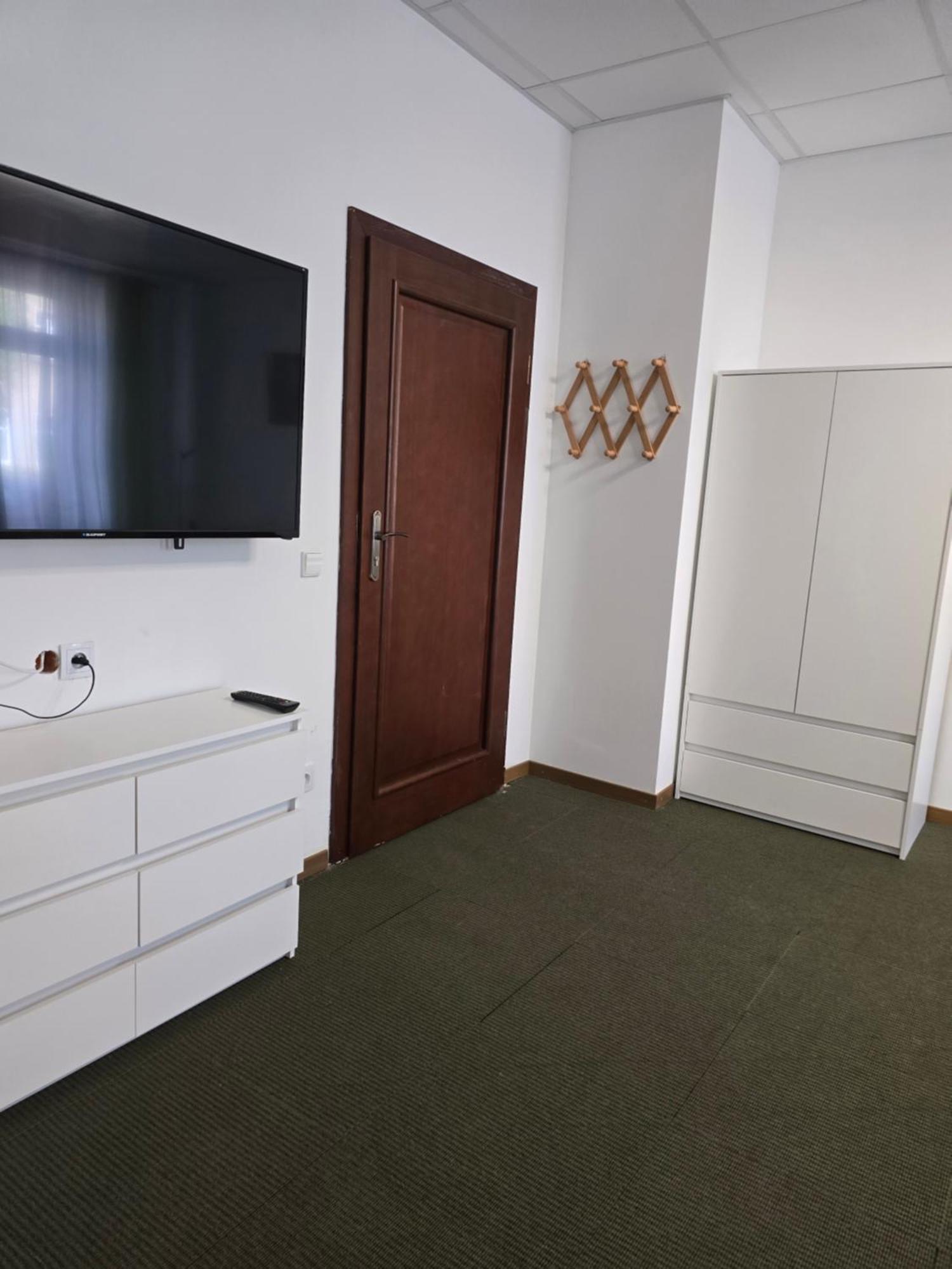 Hostel Krosnienska 12 Зелена Гура Екстер'єр фото